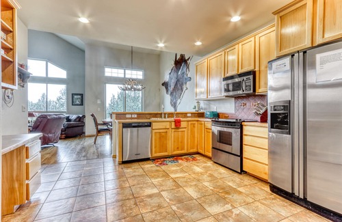 Redmond House | Golf Front Home with Private Hot Tub, Amazing Deck, and Resort Pools/Hot Tubs