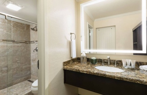 South Scottsdale Resort | Golf Getaway! 5 Pools, Free Shuttle Service to Explore Old Town Scottsdale!
