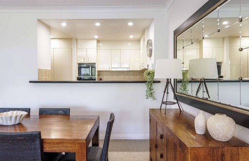Twin Waters Apartment | Golf Getaway Close to the Beach in Twin Waters