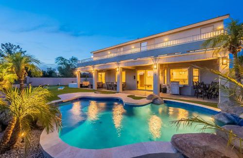 Augusta Ranch House | Golf Oasis- Poolside Alfresco, Mini Golf & 4 Kings