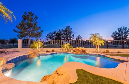 Augusta Ranch House | Golf Oasis- Poolside Alfresco, Mini Golf & 4 Kings