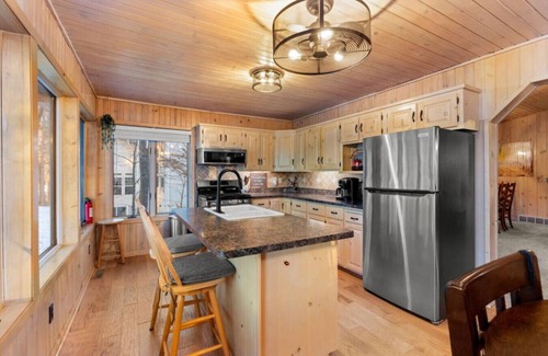 Danbury Apartment | Golf UTV 4 Kings in Voyager Village on airstrip