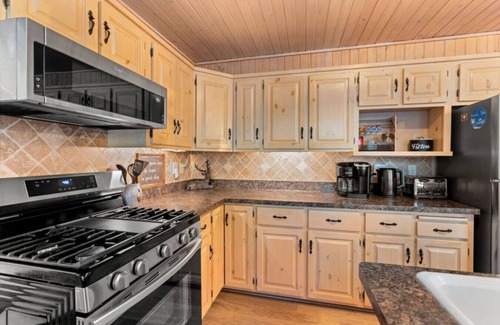 Danbury Apartment | Golf UTV 4 Kings in Voyager Village on airstrip