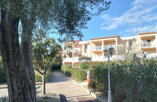 Golfe Juan Apartment | Golfe-Juan les Pins: 2 rooms, air conditioning, wifi, swimming pool, parking, beaches, shops