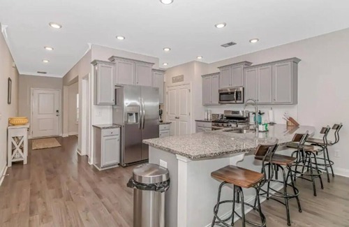 Red Hill House | Golfers Getaway! Stunning Golf Course Home with Pool Table, Ping Pong, and More at Legends!