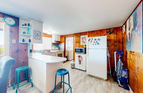 Coos Bay House | Golfers, Healthcare Heroes and Nature Lovers, Relax, and Unwind by the Coast