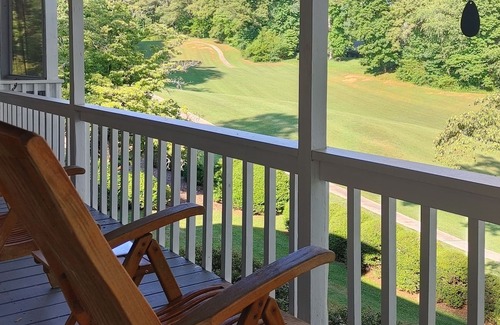 Franklin House | GOLFING GETAWAY RIGHT ON THE GREEN!! SLEEPS 4 ADULTS