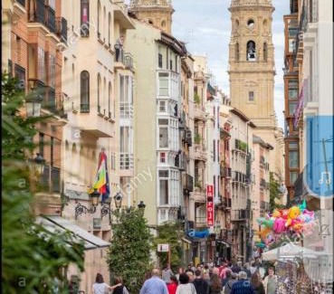 Logrono Apartment | Gonzalo de Berceo 15 " CALIDAD-SOBRIO" AND " FREE PRIVATE PARKING "
