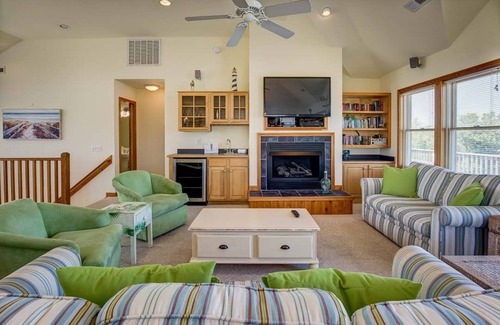 Carolina Dunes House | Good Day Sunshine | 1589 ft from the beach | Private Pool, Hot Tub | Duck