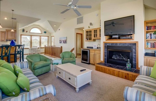 Carolina Dunes House | Good Day Sunshine | 1589 ft from the beach | Private Pool, Hot Tub | Duck
