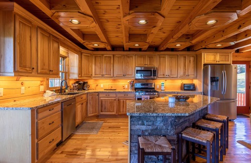Boone House | Good Medicine - 10 minutes to Boone! Long range views, hot tub, fire pit!