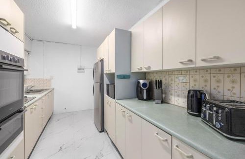Margate Apartment | Good Vibes on Margate Beach