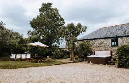 Newquay House | Goonwinnow Farm Cottages
