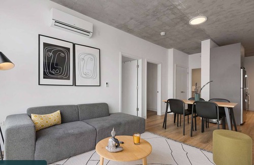 River North Apartment | Goose Island Vibe: Exclusive Group Urban Escape