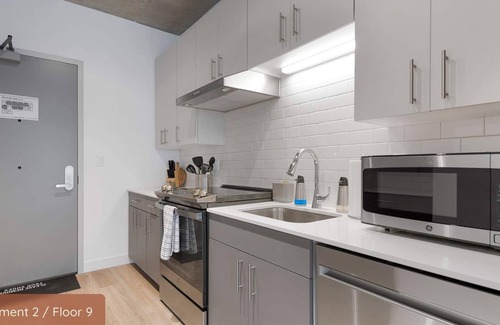 River North Apartment | Goose Island Vibe: Exclusive Group Urban Escape