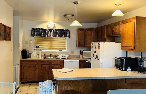 North Creek House | Gore Mnt. Adirondack 16N skis for rent