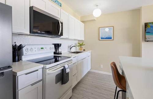 Waikiki Condo | Gorgeous 1 Bdrm Waikiki Banyan Partial Ocean View T1
