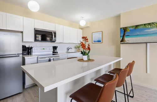 Waikiki Condo | Gorgeous 1 Bdrm Waikiki Banyan Partial Ocean View T1