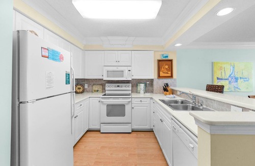 North Myrtle Beach Condo | Gorgeous 2 bedroom condo with a balcony by the beach! | Laguna Keyes - 701