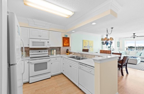 North Myrtle Beach Condo | Gorgeous 2 bedroom condo with a balcony by the beach! | Laguna Keyes - 701