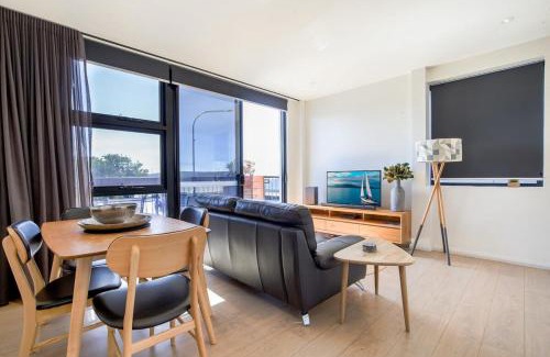Batemans Bay Apartment | Gorgeous 2-Bed Apartment By Shops and the River