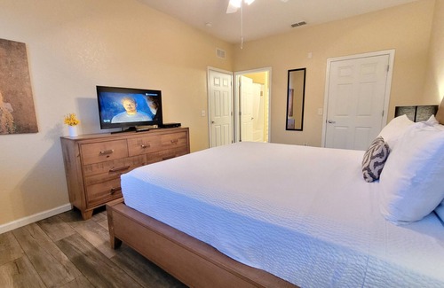 Loughman Condo | Gorgeous 2 bedroom condo, gated community conveniently located close to Disney!