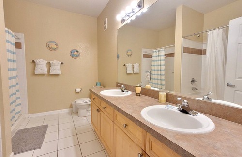 Loughman Condo | Gorgeous 2 bedroom condo, gated community conveniently located close to Disney!