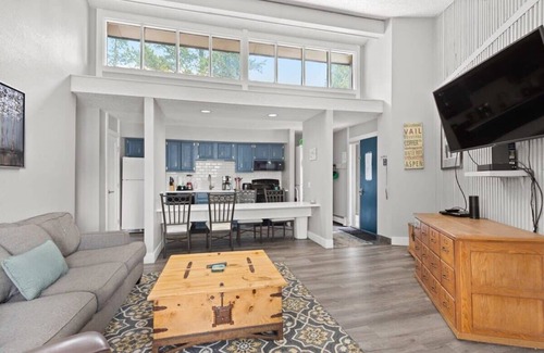Peak 8 Condo | Gorgeous 2BR Home In Town, Minutes from Skiing!