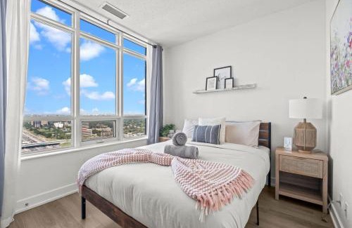 Etobicoke House | Gorgeous 2BR Suite near Airport and Downtown Toronto