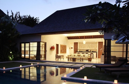 Laksmana Villa | Gorgeous 2BR Villa Located Situated In Seminyak! - 5Min Walk To Eat Street!