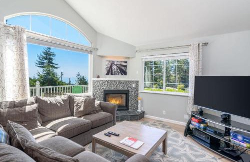Anchor Bay House | Gorgeous 3 BDR Home in Gualala With Ocean View
