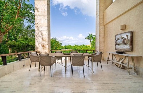 Los Altos Apartment | Gorgeous 3 Bedroom Flat With Golf View