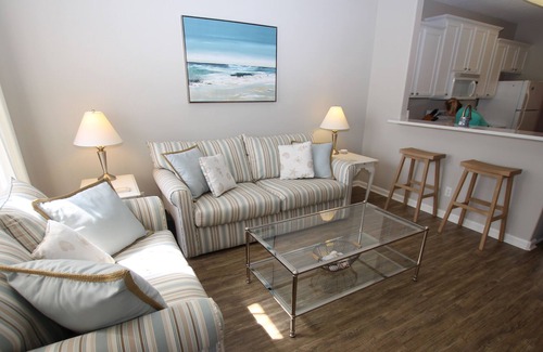 Villages of Five Points Condo | Gorgeous 3BR, 2 bath condo, comm pool, tennis, restaurants minutes to the beach!