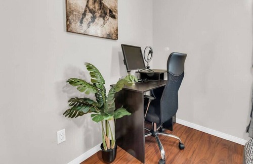 Brampton House | Gorgeous 3BRHome in Brampton WFH Setup and Parking