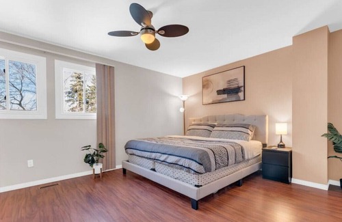 Brampton House | Gorgeous 3BRHome in Brampton WFH Setup and Parking