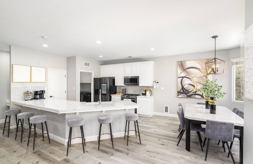 Greenacres House | Gorgeous 4-Bdrm Home/Heated Pool/Quite Neighborhood/Fireplace/Fast Internet