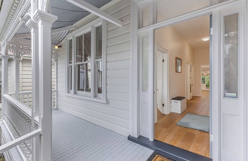 Mount Eden Villa | Gorgeous 4BR Mt Eden Retreat by Zodiak Stays