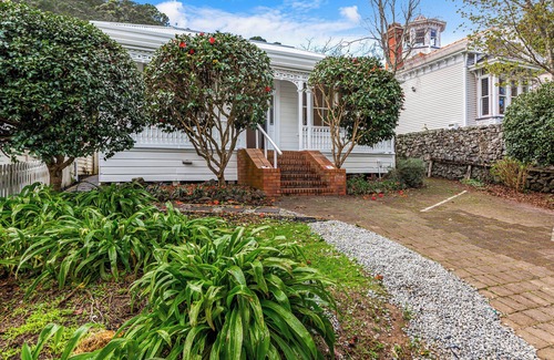 Mount Eden Villa | Gorgeous 4BR Mt Eden Retreat by Zodiak Stays
