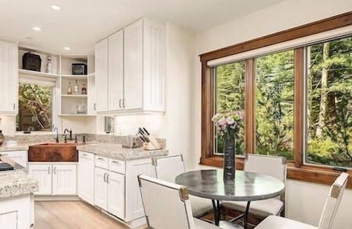 Aspen House | Gorgeous 5 Bedroom 6 Bath Home Aspen-Pool-Hot Tub!