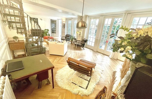 Quartier Saint-Georges House | Gorgeous 5 Bedroom Parisian Home