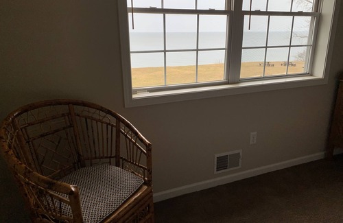 Sodus Point House | Gorgeous 5 bedroom lakefront home with huge yard and 300ft of beachfront