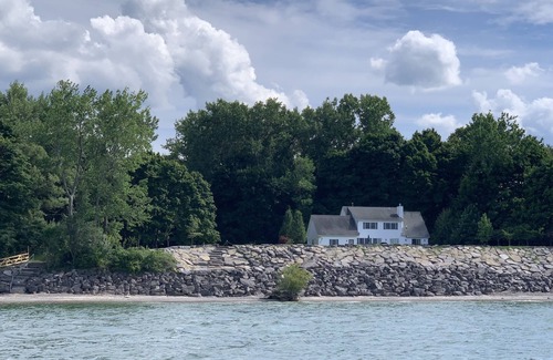 Sodus Point House | Gorgeous 5 bedroom lakefront home with huge yard and 300ft of beachfront