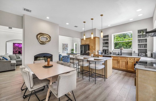 Austin Villa | Gorgeous 6br Villa in Lovely Austin wt Massive Pool & Hot Tub + Goats & Chickens