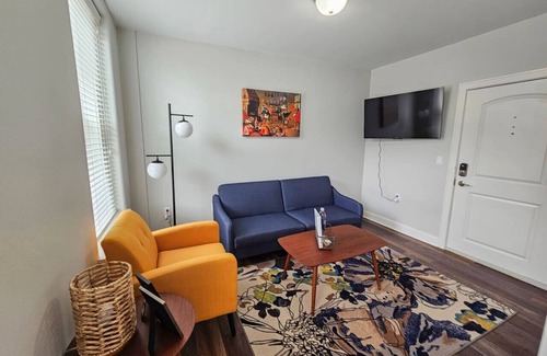 Champaign Apartment | Gorgeous and Spacious Studio at the Historic Inman