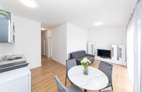Kastel Kambelovac Apartment | Gorgeous apartment in Kastel Kambelovac