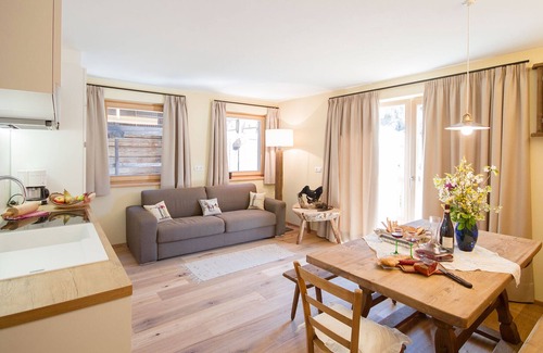 Selva di Val Gardena Apartment | Gorgeous Apartment Close to Ski Lifts with Wi-Fi, Parking and Garden