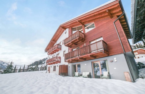 Selva di Val Gardena Apartment | Gorgeous Apartment Close to Ski Lifts with Wi-Fi, Parking and Garden