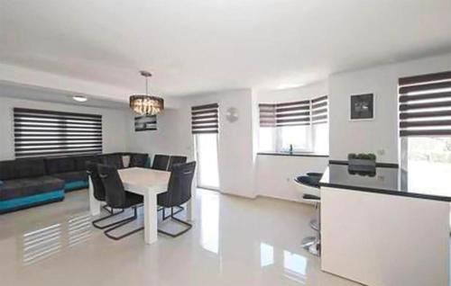 Dobropoljana Apartment | Gorgeous Apartment In Dobropoljana