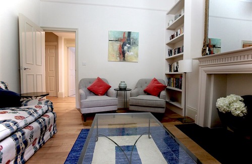 Addison Apartment | Gorgeous apartment in Kensington Olympia
