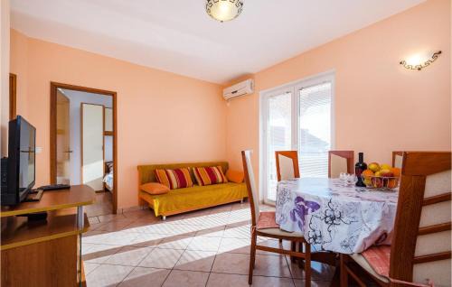 Rtina Apartment | Gorgeous Apartment In Rtina With Wifi